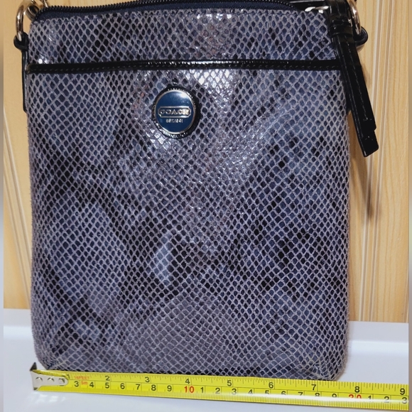 💙RARE💙 Authentic Snakeprint Messenger Crossbody Shoulder Bag - Picture 12 of 15